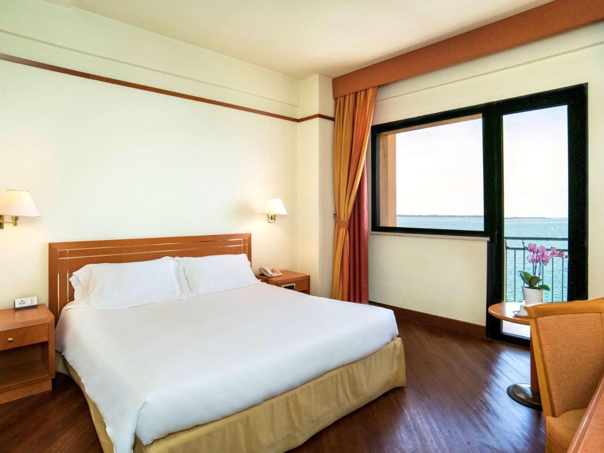 Hotel Delfino Taranto Luaran gambar