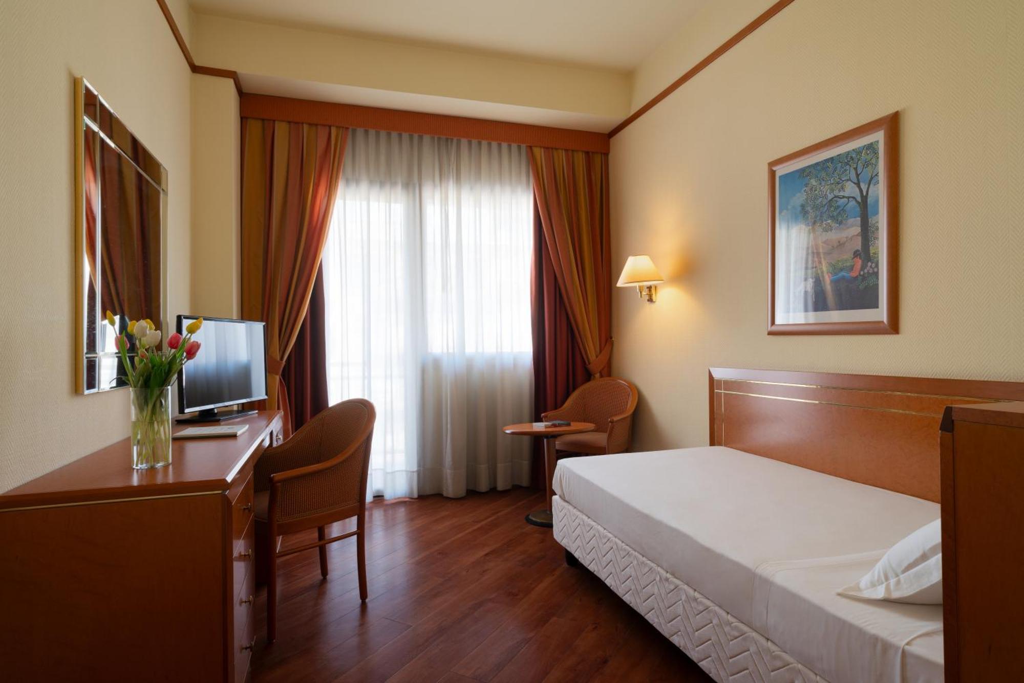 Hotel Delfino Taranto Luaran gambar